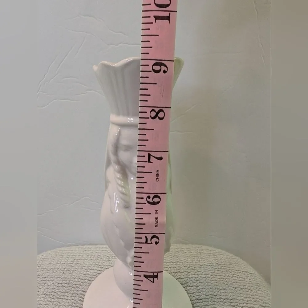 Vintage Hull Coronet Queen Vase 1959 #209